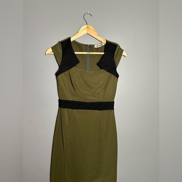 Army green short sleeve dress. - Picture 1 of 2